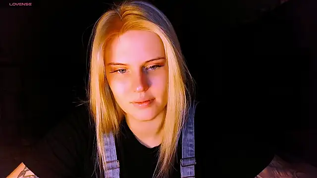 Snapshot of VoluptuousDreams chatting on 6, 3, 2025 VoluptuousDreams online show from 6, 3, 2025
