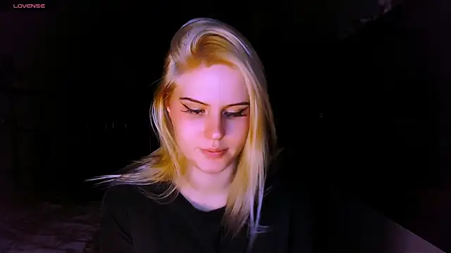 Snapshot of VoluptuousDreams chatting on 9, 3, 2025 VoluptuousDreams online show from 9, 3, 2025