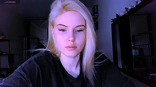 Snapshot of VoluptuousDreams chatting on 15, 3, 2025 VoluptuousDreams online show from 15, 3, 2025