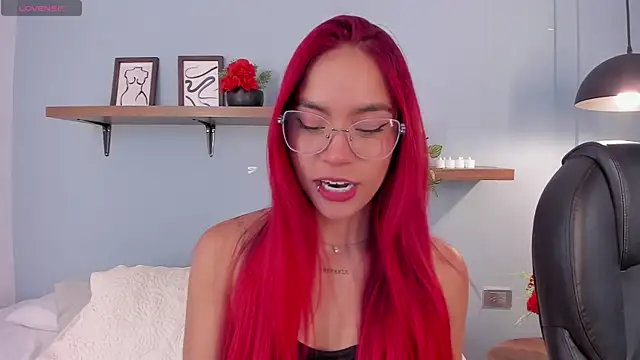 Scarlett Morgan  online show from 6, 3, 2025