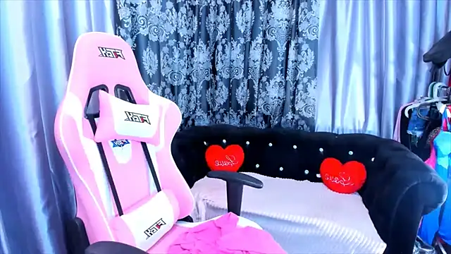 Snapshot of KamilaFoxy chatting on 11, 4, 2026 KamilaFoxy online show from 11, 4, 2026