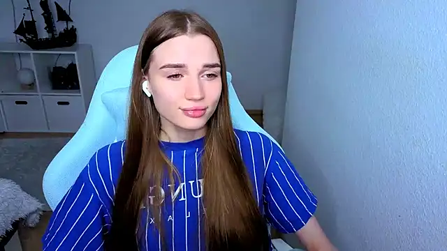 StellaLawless online show from 5, 10, 2025