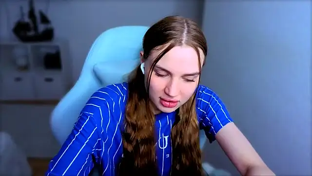 StellaLawless online show from 27, 10, 2025