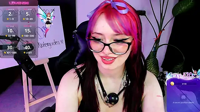 Snapshot of annie_berry chatting on 5, 1, 2025 annie berry online show from 5, 1, 2025