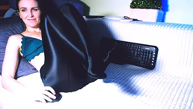 Lina Owl online show from 14, 12, 2024