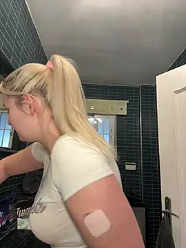 Snapshot of Allylove03 chatting on 14, 1, 2026 Allylove03 online show from 14, 1, 2026