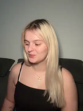 Snapshot of Allylove03 chatting on 4, 2, 2026 Allylove03 online show from 4, 2, 2026