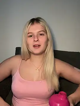 Snapshot of Allylove03 chatting on 8, 2, 2026 Allylove03 online show from 8, 2, 2026