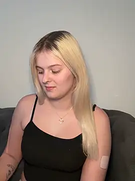 Snapshot of Allylove03 chatting on 9, 2, 2026 Allylove03 online show from 9, 2, 2026