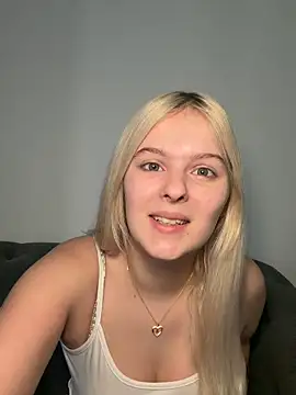 Snapshot of Allylove03 chatting on 4, 4, 2026 Allylove03 online show from 4, 4, 2026