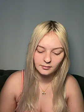 Snapshot of Allylove03 chatting on 6, 4, 2026 Allylove03 online show from 6, 4, 2026