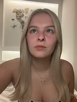 Snapshot of Allylove03 chatting on 24, 4, 2026 Allylove03 online show from 24, 4, 2026