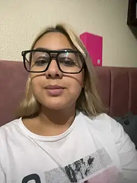 Snapshot of Miabonnett_ chatting on 21, 4, 2026 Miabonnett online show from 21, 4, 2026