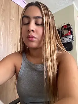 Snapshot of Miabonnett_ chatting on 20, 5, 2026 Miabonnett online show from 20, 5, 2026