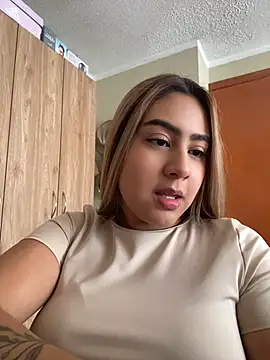 Snapshot of Miabonnett_ chatting on 4, 7, 2026 Miabonnett online show from 4, 7, 2026