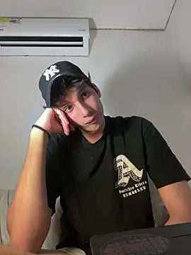 Snapshot of CamiloXx04 chatting on 4, 2, 2025 CamiloXx04 online show from 4, 2, 2025