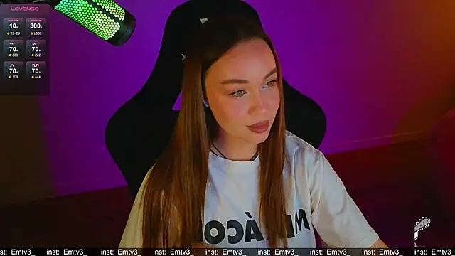 Snapshot of Emili1- chatting on 1, 4, 2026 Emili1- online show from 1, 4, 2026