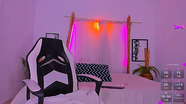 Snapshot of _RedMoon chatting on 23, 12, 2024 RedMoon online show from 23, 12, 2024