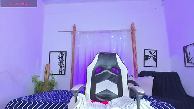 Snapshot of _RedMoon chatting on 5, 10, 2025 RedMoon online show from 5, 10, 2025