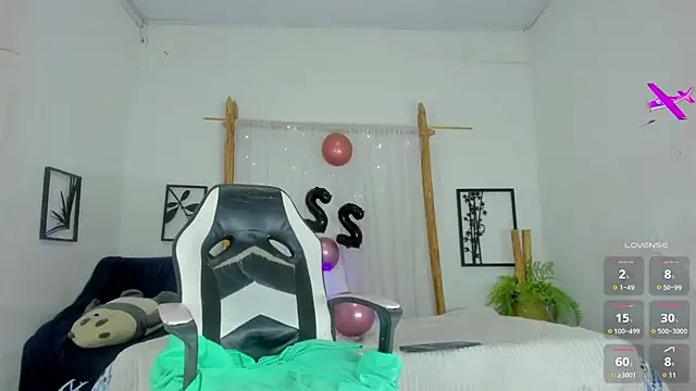 Snapshot of _RedMoon chatting on 16, 10, 2025 RedMoon online show from 16, 10, 2025