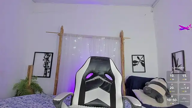 Snapshot of _RedMoon chatting on 22, 10, 2025 RedMoon online show from 22, 10, 2025