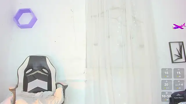 Snapshot of _RedMoon chatting on 25, 10, 2025 RedMoon online show from 25, 10, 2025