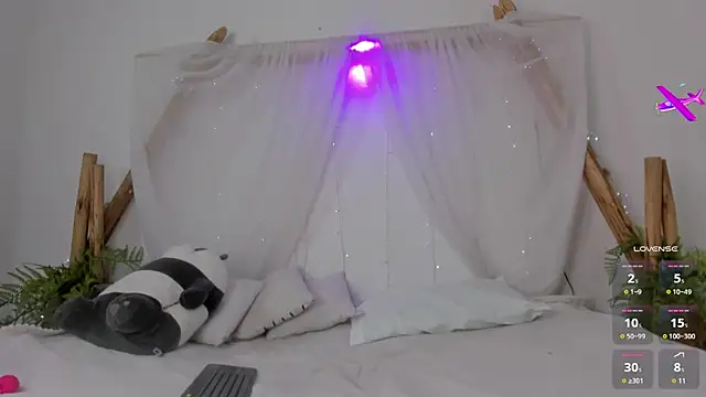 Snapshot of _RedMoon chatting on 14, 12, 2025 RedMoon online show from 14, 12, 2025