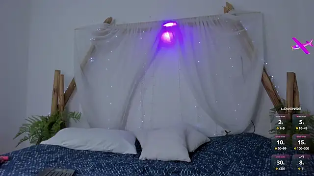 Snapshot of _RedMoon chatting on 19, 12, 2025 RedMoon online show from 19, 12, 2025