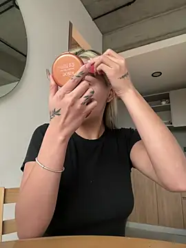 Snapshot of emma_oxford chatting on 3, 3, 2026 emma oxford online show from 3, 3, 2026