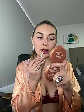 Snapshot of emma_oxford chatting on 1, 4, 2026 emma oxford online show from 1, 4, 2026