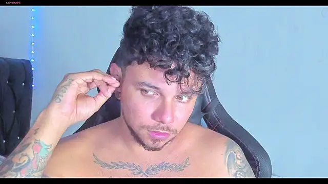 Snapshot of kenintoro chatting on 20, 4, 2026 kenintoro online show from 20, 4, 2026