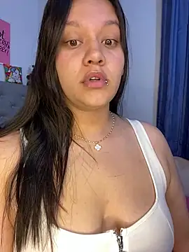 Snapshot of Ari_Martin chatting on 5, 4, 2026 Ari Martin online show from 5, 4, 2026