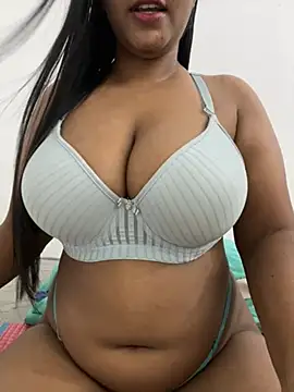 Snapshot of sweety_yehara chatting on 4, 4, 2026 sweety yehara online show from 4, 4, 2026