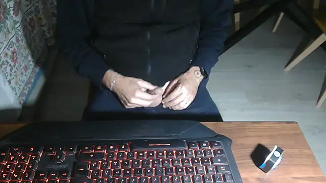 Snapshot of Adri_gard chatting on 10, 11, 2025 Adri gard online show from 10, 11, 2025