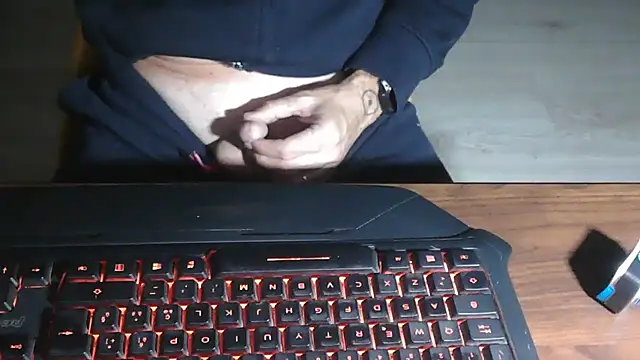 Snapshot of Adri_gard chatting on 16, 11, 2025 Adri gard online show from 16, 11, 2025