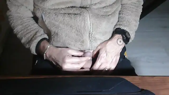 Snapshot of Adri_gard chatting on 19, 12, 2025 Adri gard online show from 19, 12, 2025