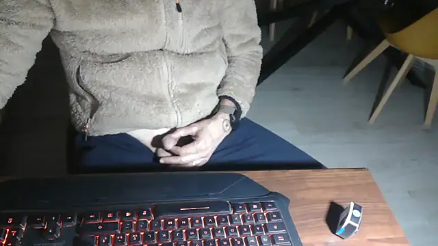 Snapshot of Adri_gard chatting on 5, 3, 2026 Adri gard online show from 5, 3, 2026