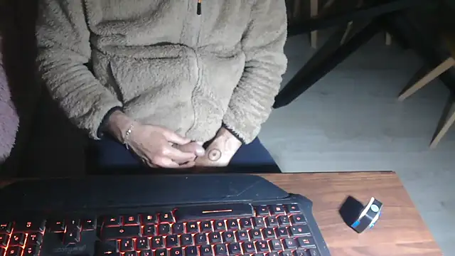 Snapshot of Adri_gard chatting on 15, 4, 2026 Adri gard online show from 15, 4, 2026