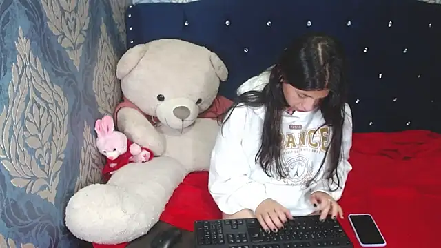 Snapshot of Lilyevansx chatting on 8, 3, 2025 Lilyevansx online show from 8, 3, 2025