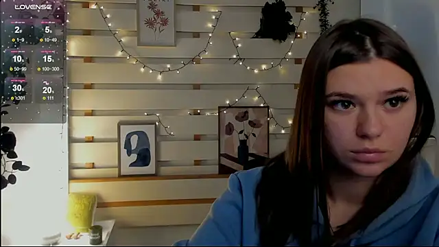 Josephine Kiss online show from 1, 2, 2026