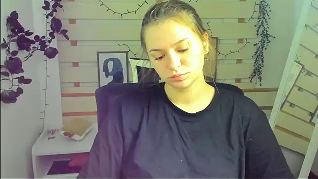 Josephine Kiss online show from 17, 4, 2026