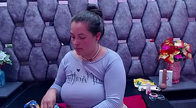 Snapshot of SaraThomso chatting on 15, 12, 2024 SaraThomso online show from 15, 12, 2024