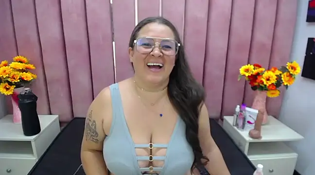 Snapshot of SaraThomso chatting on 28, 1, 2025 SaraThomso online show from 28, 1, 2025