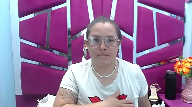 Snapshot of SaraThomso chatting on 6, 2, 2025 SaraThomso online show from 6, 2, 2025