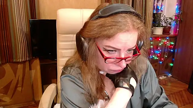 Snapshot of Miss_Tress chatting on 4, 7, 2026 Miss Tress online show from 4, 7, 2026