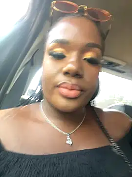 Snapshot of NissyxSawee chatting on 19, 10, 2025 NissyxSawee online show from 19, 10, 2025