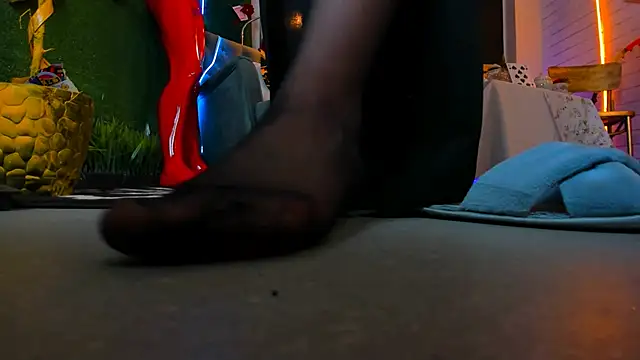 LolaLemona online show from 12, 12, 2024