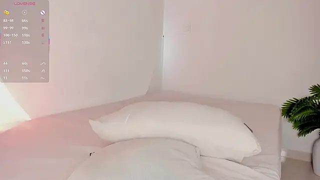 Snapshot of AllisonRoberts_ chatting on 10, 11, 2025 AllisonRoberts online show from 10, 11, 2025