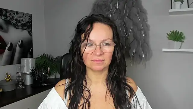 Snapshot of HelenLuxx chatting on 20, 12, 2024 HelenLuxx online show from 20, 12, 2024