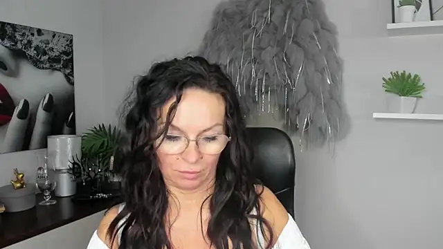 Snapshot of HelenLuxx chatting on 20, 12, 2024 HelenLuxx online show from 20, 12, 2024